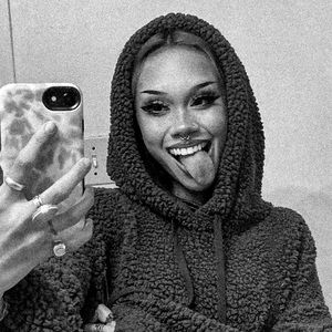 Meet your Posher, Woah